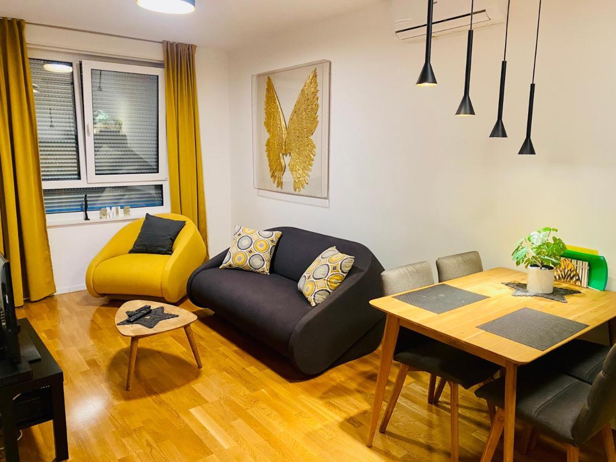 Studio Apartman Krila Wings- Parking In Garage Zagreb Extérieur photo