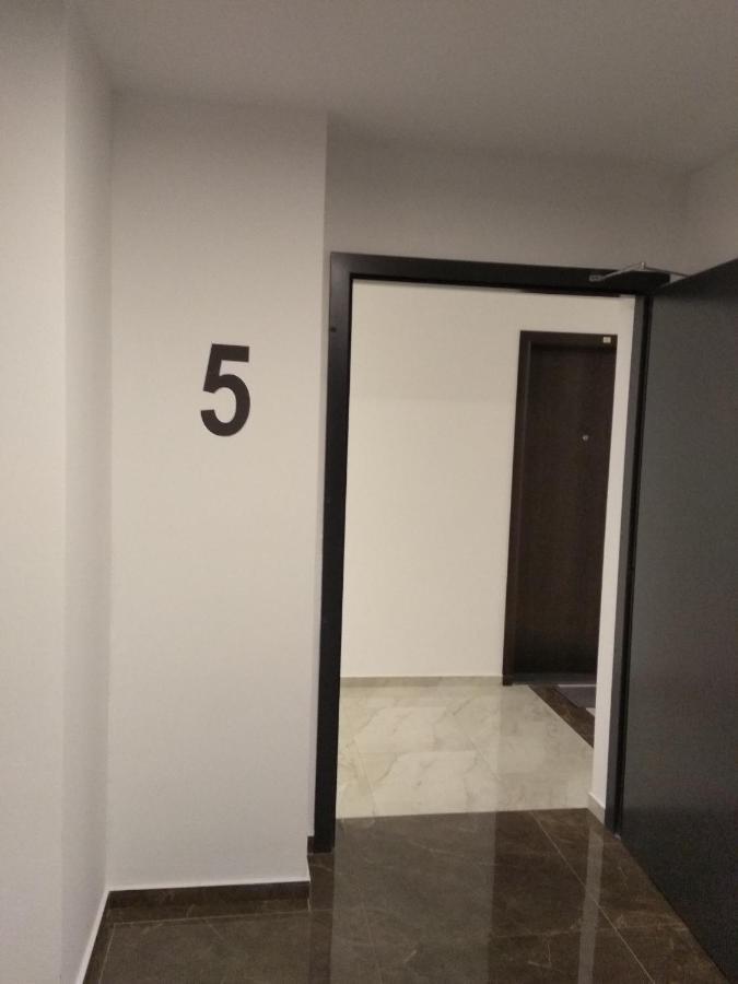 Studio Apartman Krila Wings- Parking In Garage Zagreb Extérieur photo
